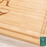 Personlig Graverad Krans Namn Initial Design FSC Bambu Charcuterie Skärbräda med Juice Groove Housewarming Heminredning Present till Familj Vän