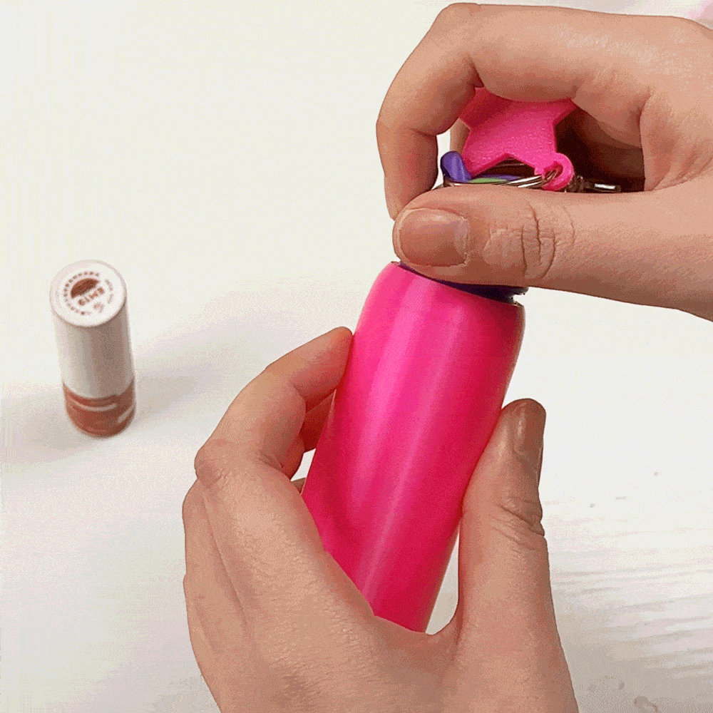 Gepersonaliseerde 3D afgedrukte Mini Tumbler initiaal sleutelhanger Chapstick houder met afneembaar deksel Verjaardag rugzak accessoires cadeau voor vrouwen studenten
