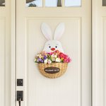 Coniglietto pasquale personalizzato con cesto di fiori in legno Decorazione della porta per il cortile Decorazione del portico in fattoria