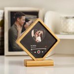 Cadre Photo Minimaliste en Bois Personnalisé avec Nom Photo et Texte Accessoire avec Socle Magnétique Cadeau Anniversaire pour Couple Famille