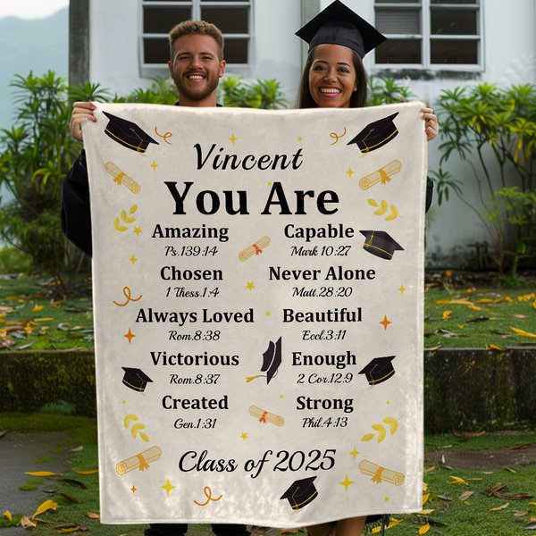 Personlig Graduation Cap Bible Chapter Soft Throw Blanket med namn och år Heminredning Graduation Inspirerande gåva för kristna akademiker