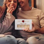 Jeu de dés et plateau de jeu en bois 5 pièces personnalisé avec nom et sac d'emballage Cadeau de mariage 5e anniversaire Cadeau de Saint-Valentin pour les couples