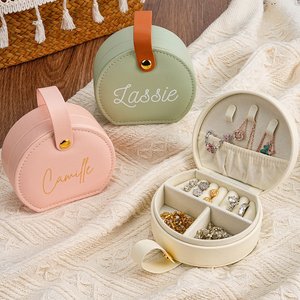 Gepersonaliseerde eenvoudige naam ontwerp PU lederen hand-held sieraden doos draagbare reizen Essentials verjaardag Moederdag cadeau voor vrouwen meisjes