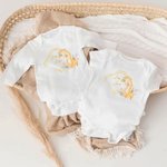 Personalized Gold Square Frame Name Giraffe Soft Baby Bodysuit Receiving Blanket Swaddle Hat Set Birthday Baby Shower Gift for Newborns
