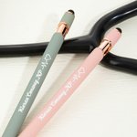 Henkilökohtainen monivärinen EKG ja sydämen muotoilu 5 kpl 0.5mm 2-in-1 Stylus Touch Pen Set teksti ja kortti Sairaanhoitaja viikko lahja Medical Staffille