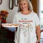 Personlig Multicolor This Garden Belongs To 1-12 Födelseblommor T-shirt och Sweatshirt med namn Födelsedag Mors dag Present till mamma mormor