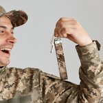 Personalisierter Militärischer Camouflage Schlüsselanhänger mit Gestickten Texten Geburtstag Geschenk für Soldat Liebhaber der Militärgeschichte
