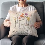 Taie d'Oreiller Personnalisée avec Titre 1 à 8 Noms et Fleurs de Naissance Cadeau Anniversaire Fête des Mères pour Grand-Mère et Mère