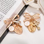 Broche de Nœud Papillon Personnalisée avec Breloque Initiale Vierge Marie et Croix Cadeau Baptême Sacrement pour Femme Chrétienne
