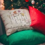 Taie d'Oreiller Personnalisée avec Titre 1 à 8 Noms et Fleurs de Naissance Cadeau Anniversaire Fête des Mères pour Grand-Mère et Mère