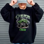 Personalisierte Lightning Extreme Stunt Truck Kind schwarzes T-Shirt Sweatshirt Hoodie mit Namen und Initialen zurück zu Schule Geburtstag Geschenk für Kinder Teenager