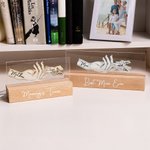 Personalisierte Mom Team Fist Bump LED-Nachtlicht mit hölzernen Basis und 1-4 Namen Muttertag Kinderzimmer Dekoration Geburtstagsgeschenk für Mama Kinder