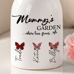 Personalisierte Omas Garten Geburt Blume Schmetterling Keramik Blumenvase mit 1-10 Namen Geburtstag Muttertag Geschenk für Mama Oma Familie