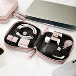 Pochette d'organisation de câbles de voyage en cuir personnalisée avec nom Accessoires électroniques Cadeau d'anniversaire pour les femmes qui aiment voyager