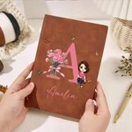 Personlig tecknad karaktär Födelseblomma A5 A6 PU läder anteckningsbok med namn och initialer Kontorsmaterial Födelsedagspresent till familj vänner