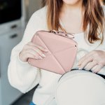 Pochette d'organisation de câbles de voyage en cuir personnalisée avec nom Accessoires électroniques Cadeau d'anniversaire pour les femmes qui aiment voyager