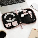 Pochette d'organisation de câbles de voyage en cuir personnalisée avec nom Accessoires électroniques Cadeau d'anniversaire pour les femmes qui aiment voyager