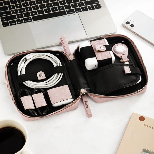 Pochette d'organisation de câbles de voyage en cuir personnalisée avec nom Accessoires électroniques Cadeau d'anniversaire pour les femmes qui aiment voyager