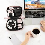 Pochette d'organisation de câbles de voyage en cuir personnalisée avec nom Accessoires électroniques Cadeau d'anniversaire pour les femmes qui aiment voyager