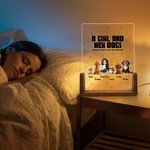 Personalizada Una chica y sus perros tienen un lazo inquebrantable Luz de noche LED acrílica con base de madera Decoración del hogar Regalo de cumpleaños para dueños amantes de los perros