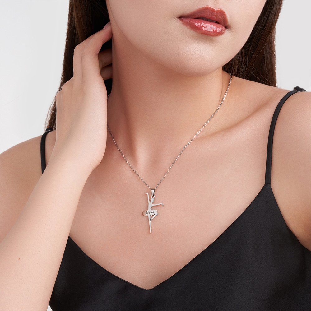 Collana personalizzata con nome inciso e ciondolo a forma di una ballerina