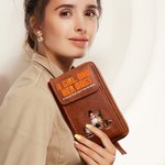 Personalisierte Ein Mädchen und ihre Hunde 3D Cartoon Design PU Leder Crossbody Tasche Brieftasche mit Namen Reisezubehör Geburtstagsgeschenk für Tierliebhaber