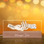 Personalisierte Mom Team Fist Bump LED-Nachtlicht mit hölzernen Basis und 1-4 Namen Muttertag Kinderzimmer Dekoration Geburtstagsgeschenk für Mama Kinder