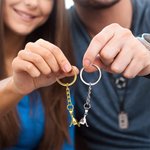 Set personalizado de 2 llaveros a juego Pinky Promise con iniciales grabadas Cumpleaños San Valentín Regalo a distancia para pareja amigo