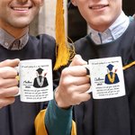 Personalizada Dulce Final Nuevo Comienzo Graduado Personaje Taza de café de cerámica con nombre y año Cumpleaños Regalo de graduación para la clase de 2025 Graduados