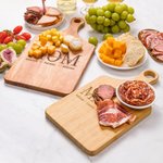 Tabla para cortar embutidos de madera personalizada I Love You Mom con 1-12 nombres grabados y asa Regalo de cumpleaños del Día de la Madre para mamá Abuela