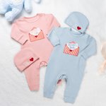 Gepersonaliseerde geborduurde XOXO liefde envelop 100% katoen baby rompertje muts set met naam eerste Valentijnsdag cadeau voor baby