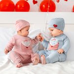 Gepersonaliseerde geborduurde XOXO liefde envelop 100% katoen baby rompertje muts set met naam eerste Valentijnsdag cadeau voor baby