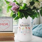 Personalisierte Schmetterling Geburtsblumen Garten Keramik Vase mit Titel und 1-8 Namen Haus Deko Geburtstag Muttertag Geschenk für Mama Oma