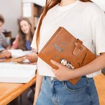Cahier de croquis A5 personnalisé en cuir PU avec nom et pochette de rangement Cadeau d'anniversaire de rentrée scolaire pour femmes