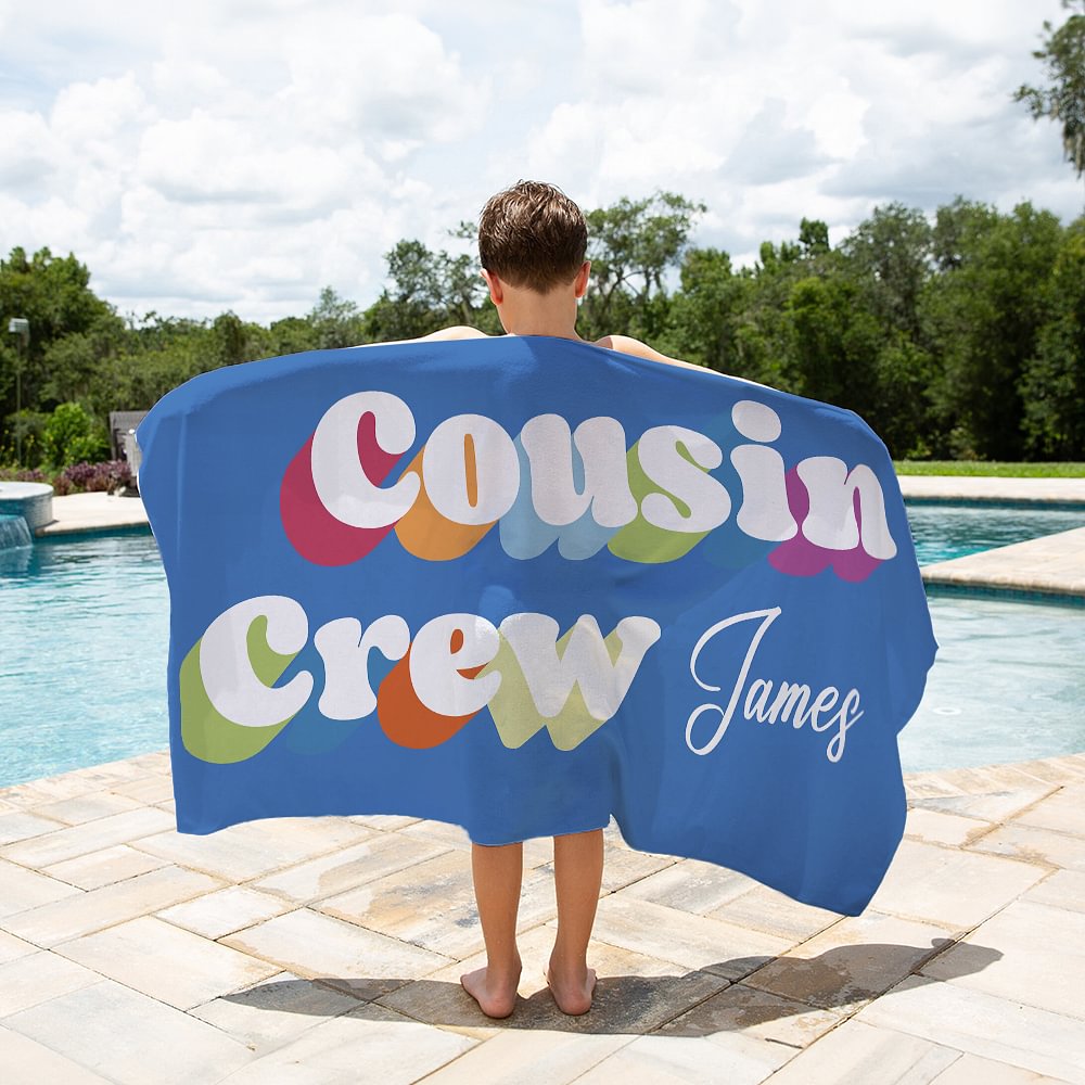 Serviette de plage personnalisée multicolore à séchage rapide avec le nom du cousin Accessoires de vacances d'été Cadeau d'anniversaire pour garçons filles
