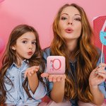 Personalizado de dibujos animados de fantasía princesa sirena inicial de la PU de cuero caja de joyería con el nombre de espejo de viaje accesorio de regalo para las hijas Besties niñas