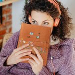 Personalizado 1-10 Mariposas A5 Cuaderno de bocetos Cubierta de cuero con bolsillo de almacenamiento Día de la Madre de regalo para las mujeres