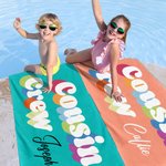 Personalisierte Multicolor schnell trocknende Cousin Crew Strandtuch mit Namen Sommer Urlaub Zubehör Geburtstag Geschenk für Jungen Mädchen