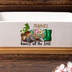 Personalisierte Know All the Dirt Floral Name Keramik Pflanzgefäß mit Loch Drainage und hölzerne Basis Home Decor Muttertag Geschenk für Mama Oma