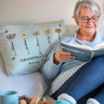 Personalizado 1-12 Nacimiento Flores Jardín Almohada Funda con Nombres Multicolor Decoración del Hogar Día de la Madre Regalo de inauguración de la casa para la abuela mamá