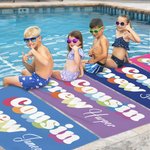 Personalisierte Multicolor schnell trocknende Cousin Crew Strandtuch mit Namen Sommer Urlaub Zubehör Geburtstag Geschenk für Jungen Mädchen