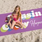 Personalisierte Multicolor schnell trocknende Cousin Crew Strandtuch mit Namen Sommer Urlaub Zubehör Geburtstag Geschenk für Jungen Mädchen
