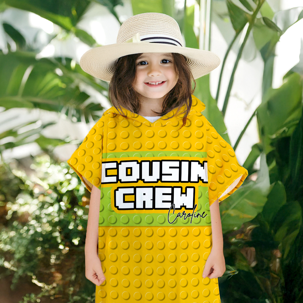 Serviette de plage à capuche personnalisée avec nom Cousin Pixellisé Accessoire de fête pour les vacances d'été Cadeau d'anniversaire pour les enfants