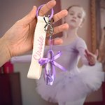 Personalisierte Multicolor Ballettschuhe gesticktes Namensschild Herz Schlüsselanhänger Rucksack Zubehör Geburtstagsgeschenk für Ballerina