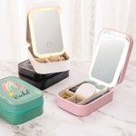 Personalisierte Aquarell Regenbogen PU-Leder-Schmuck-Box mit Namen und LED dreifarbig einstellbar Make-up-Spiegel Geburtstag Geschenk für Frauen
