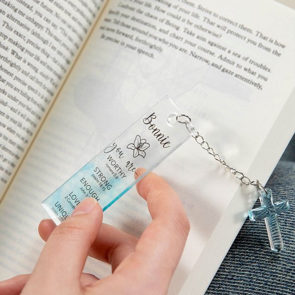 Portachiavi personalizzato Gradient Blue Birth Flower Bible Verse Name con croce Charm Regalo di battesimo per la famiglia Christian