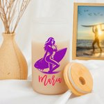 Personalisierte Multicolor Ozean Surfen Figur 20 oz gefrostet oder Klarglas Becher mit Deckel und Stroh Geburtstag Strand Party Geschenk für Surfen Liebhaber