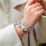 Bracciale commemorativo con cordone elastico personalizzata con foto e croce a forma di ali regalo di Natale religioso per cristiani