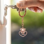 Personalisierte Zirkon Herz geformt Graduation Cap Schlüsselanhänger mit Namen Charme Graduation Souvenir Rucksack Zubehör Geschenk für Absolventen Klassenkameraden