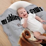 Personalisierte Mein Geschwisterchen hat Pfoten Cartoon Katze Hund weiche Decke mit Namen Zimmer Dekoration Geburtstag Baby Dusche Geschenk für Baby